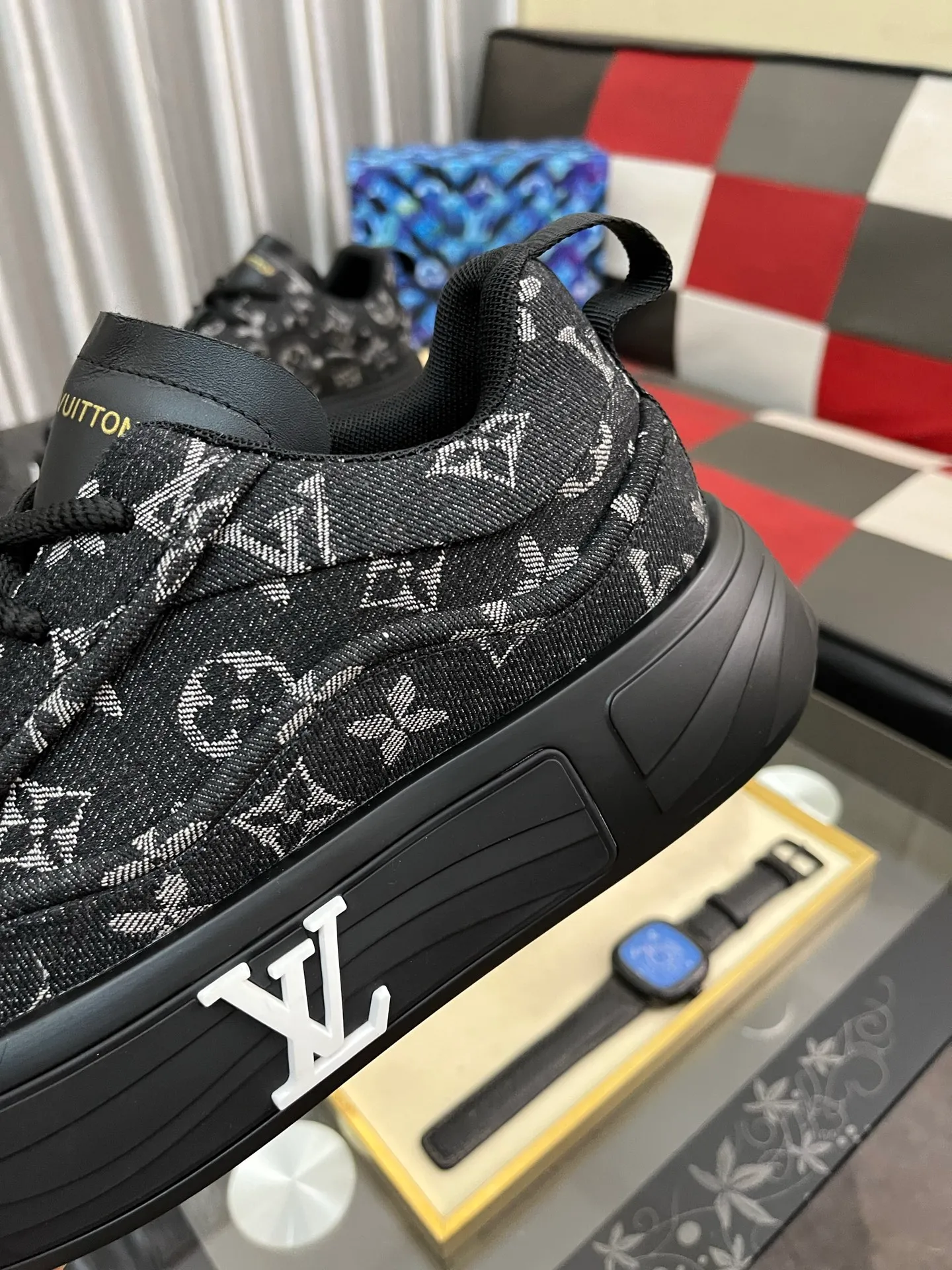 Men's shoes 💰560⌚️⌚️【LOUlS VUlTTON】Louis Vuitton ~ unique and casual style. LV counter purchasing 🏃casual shoes😍😍 Men's 2025 counters are on sale simultaneously, Italian imported brands select first-layer Italian cowhide. Cowhide leather lining (refuses to discolor and grind feet) Code number: 38-44 4⃣️colors available